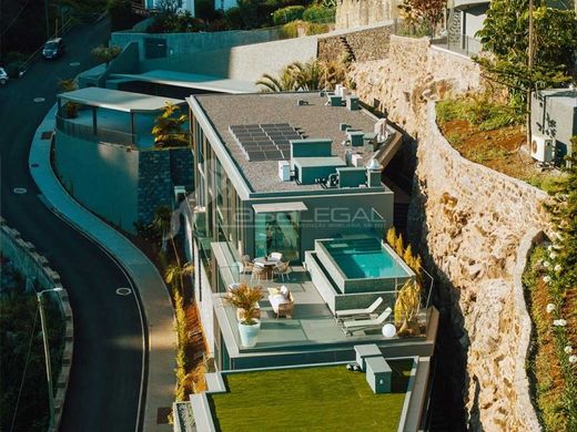 Apartment / Etagenwohnung in Calheta, Madeira