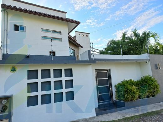 Maison de luxe à Tuxpan, Michoacán