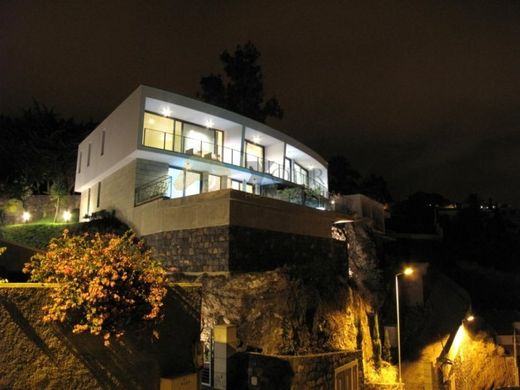 Luxury home in Santa Cruz, Madeira