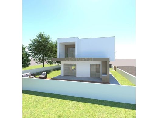 Luxury home in Charneca de Caparica, Almada