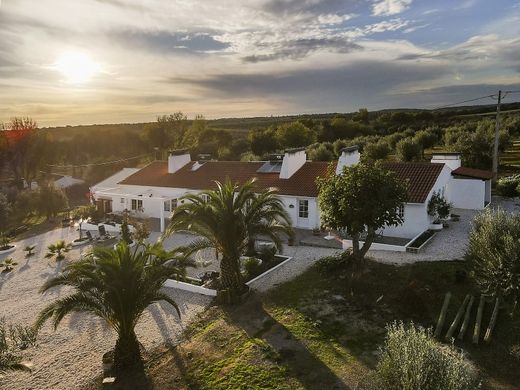 村舍/农舍  Souzel, Sousel