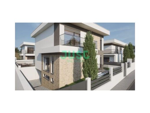 Willa wielorodzinna w Charneca de Caparica, Almada