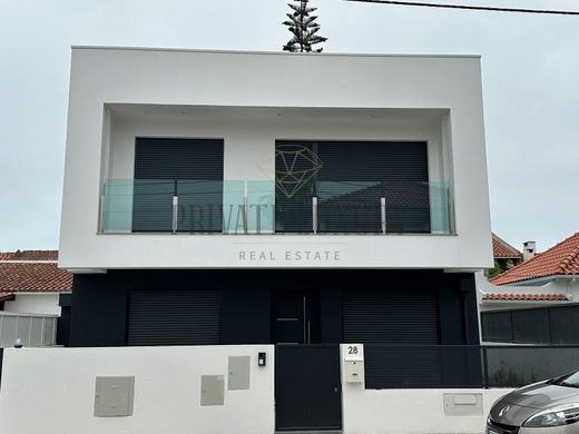 Luksusowy dom w Charneca de Caparica, Almada