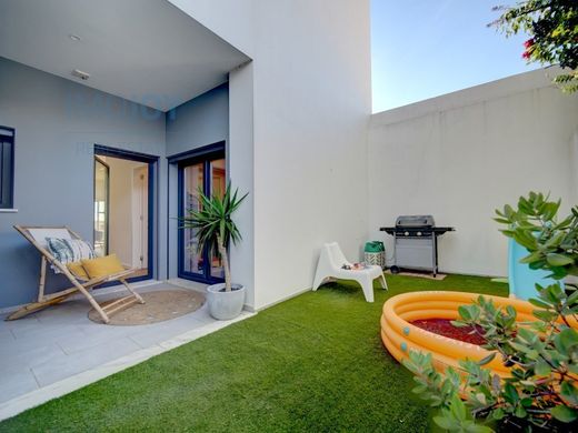 Смежная Вилла, Mafra, Distrito de Lisboa