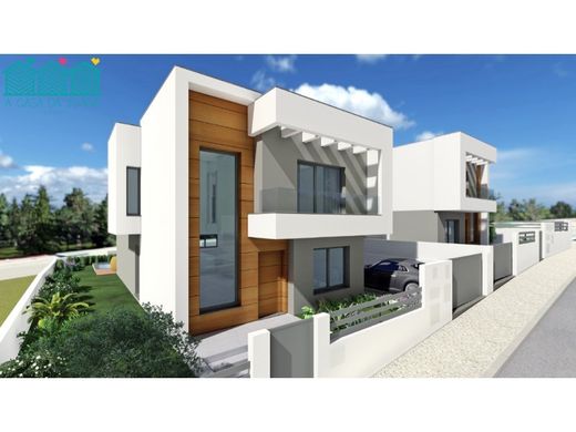 Luksusowy dom w Charneca de Caparica, Almada