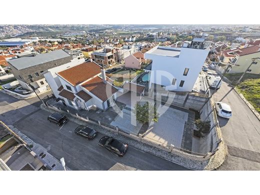 Detached House in Odivelas, Lisbon