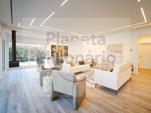 Dom jednorodzinny w Charneca de Caparica, Almada