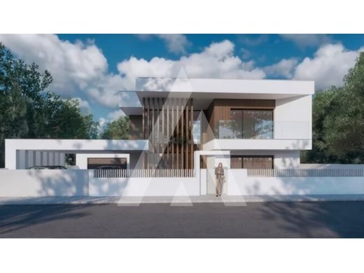 Detached House in Charneca de Caparica, Almada