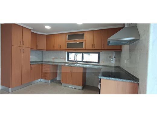 Detached House in Almada, Distrito de Setúbal