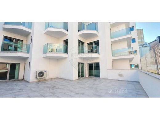 Apartment / Etagenwohnung in Amadora, Lissabon