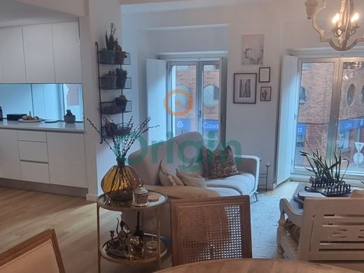 Apartment / Etagenwohnung in Avenidas Novas, Lisbon