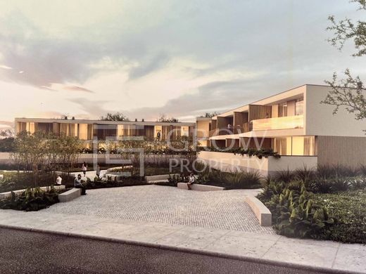 Mehrfamilienhaus in Loulé, Distrito de Faro