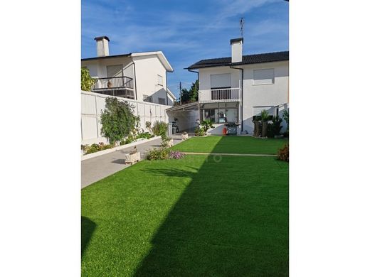 다세대 빌라 / Santa Maria da Feira, Distrito de Aveiro