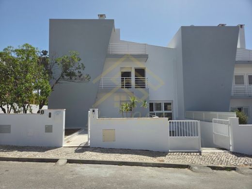 Semidetached House in Sesimbra, Distrito de Setúbal