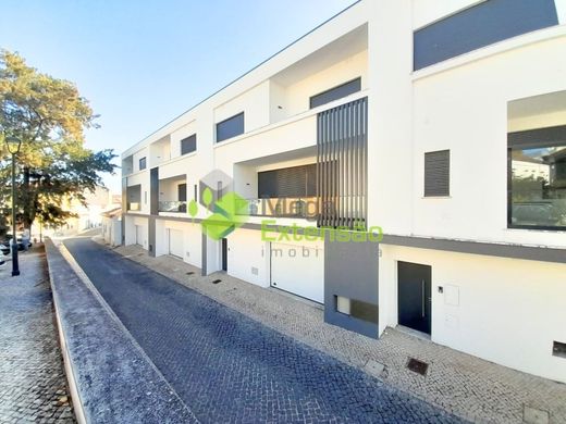 Chalet Pareado en Rio Maior, Santarém
