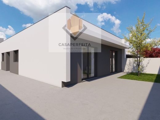 Luxus-Haus in Santa Maria da Feira, Distrito de Aveiro