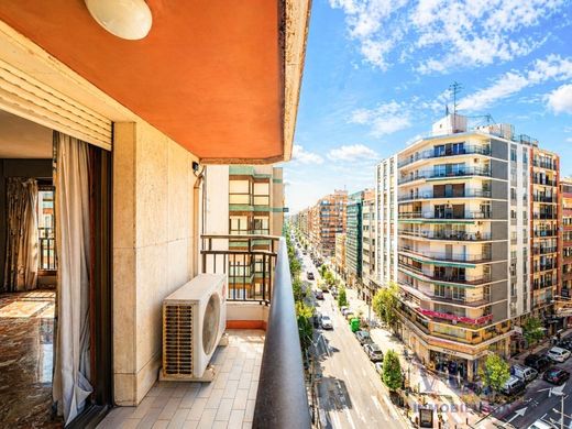 Apartment / Etagenwohnung in Alicante, Provinz Valencia