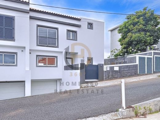 Semidetached House in Calheta, Madeira
