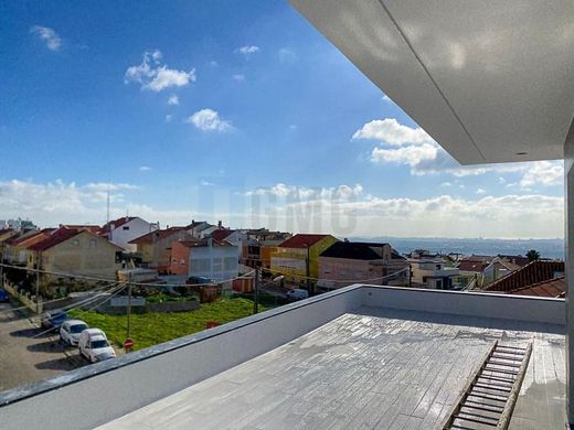 Dom jednorodzinny w Odivelas, Distrito de Lisboa