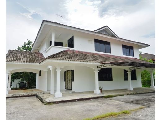 Casa en Kampong Berakas, Daerah Brunei dan Muara