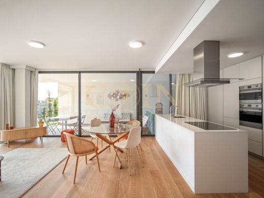 Apartment / Etagenwohnung in Cascais, Lissabon