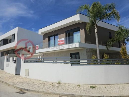 Πολυτελή κατοικία σε Αλμάντα, Almada