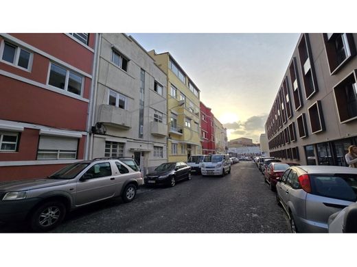 公寓楼  Alcântara, Almada