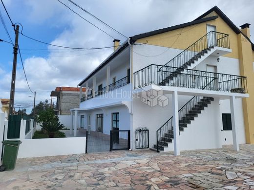 Twee-onder-een-kapwoning in Seixal, Distrito de Setúbal