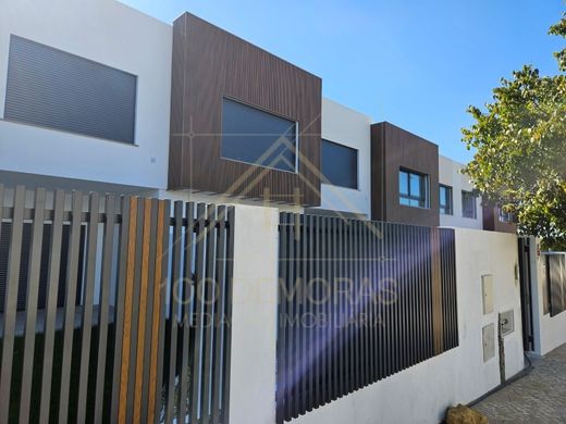 Villa Plurifamiliare a Sintra, Lisbona