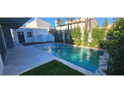 Vrijstaand huis in Charneca de Caparica, Almada