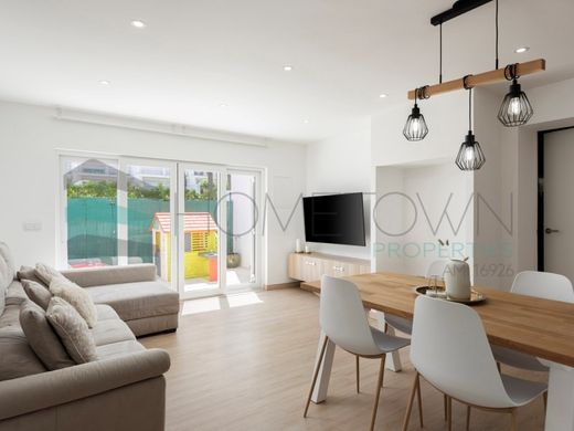 Смежная Вилла, Лола, Loulé