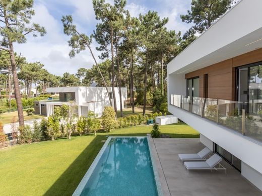 Detached House in Aroeira, Almada