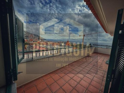 Apartment / Etagenwohnung in Funchal, Madeira