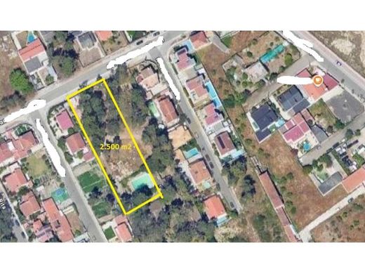 Land in Charneca de Caparica, Almada