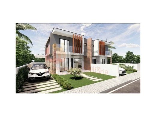 Semidetached House in Seixal, Distrito de Setúbal