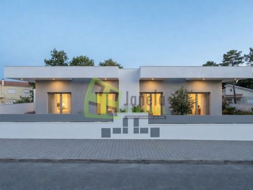 Mehrfamilienhaus in Seixal, Distrito de Setúbal