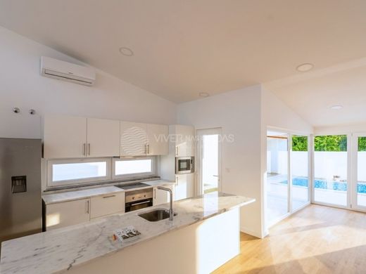 Luxury home in Charneca de Caparica, Almada
