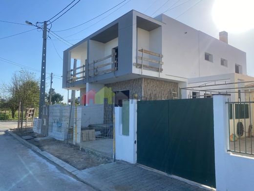 Mehrfamilienhaus in Seixal, Distrito de Setúbal