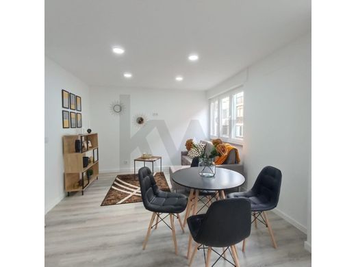 Apartment / Etagenwohnung in Benfica, Lisbon