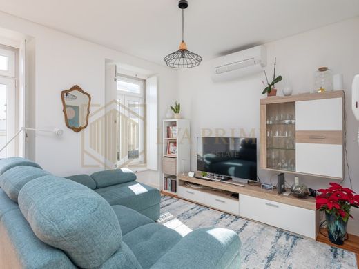Apartment / Etagenwohnung in Arroios, Lisbon