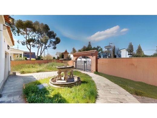 Luxury home in La Pobla de Vallbona, Valencia