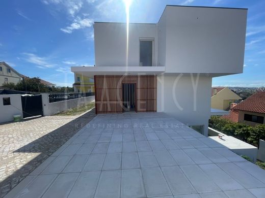 منزل ﻓﻲ Odivelas, Distrito de Lisboa