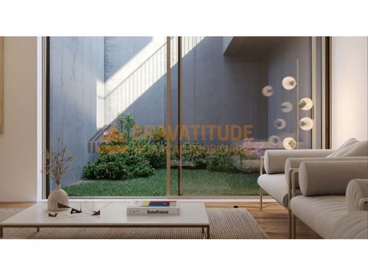 Semidetached House in Vila Nova de Gaia, Distrito do Porto