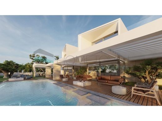 Участок, Лола, Loulé