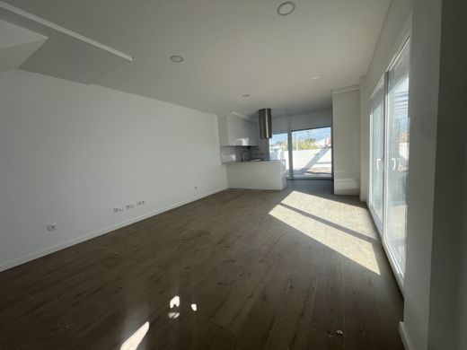 Semidetached House in Seixal, Distrito de Setúbal