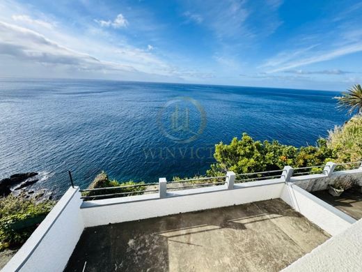 Villa Plurifamiliare a Funchal, Madeira