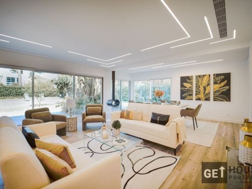 Dom jednorodzinny w Charneca de Caparica, Almada