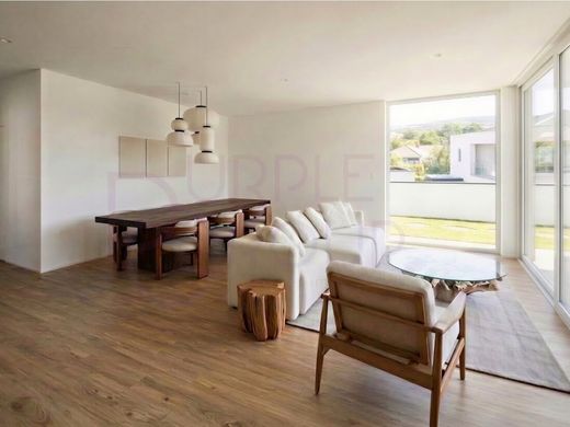 Luxury home in Aroeira, Almada