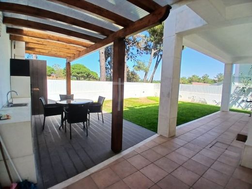 Dom jednorodzinny w Charneca de Caparica, Almada