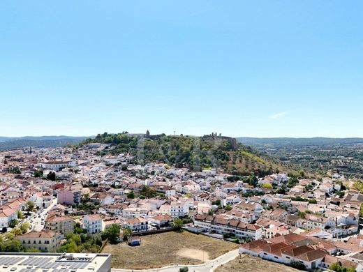 ﻣﻨﺰﻝ ﺭﻳﻔﻲ/ ﺑﻴﺖ ﻤﺰﺭﻋﺔ ﻓﻲ Montemor-o-Novo, Montemor-O-Novo